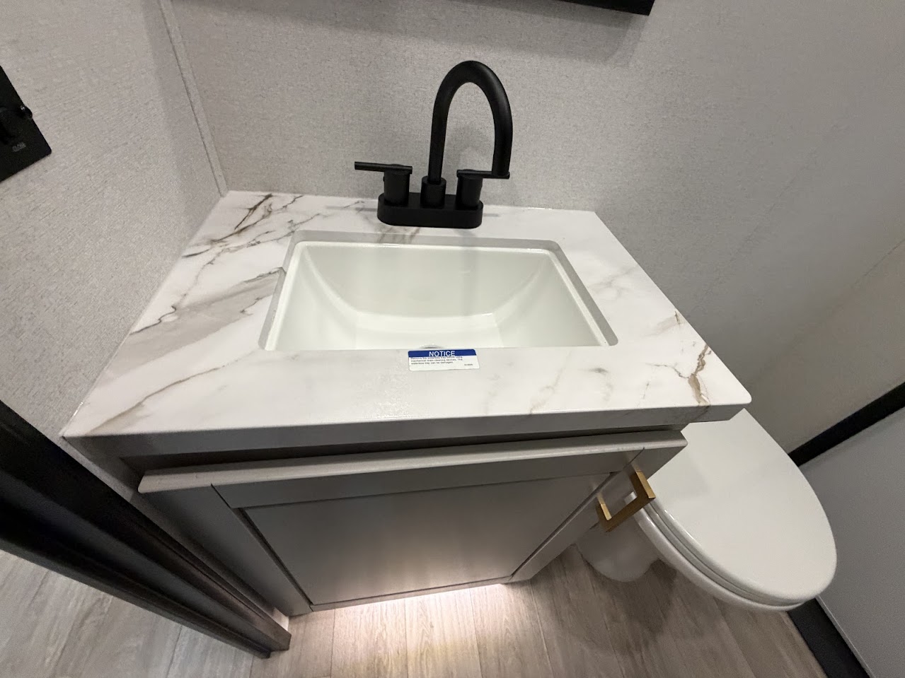 2027 JAYCO NORTH POINT 391TBBH - Image 37