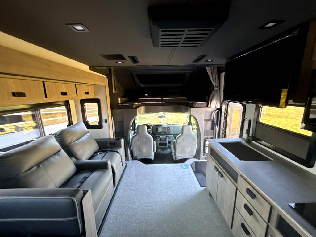 2027 GRAND DESIGN LINEAGE SERIESE 30DC - Image 18