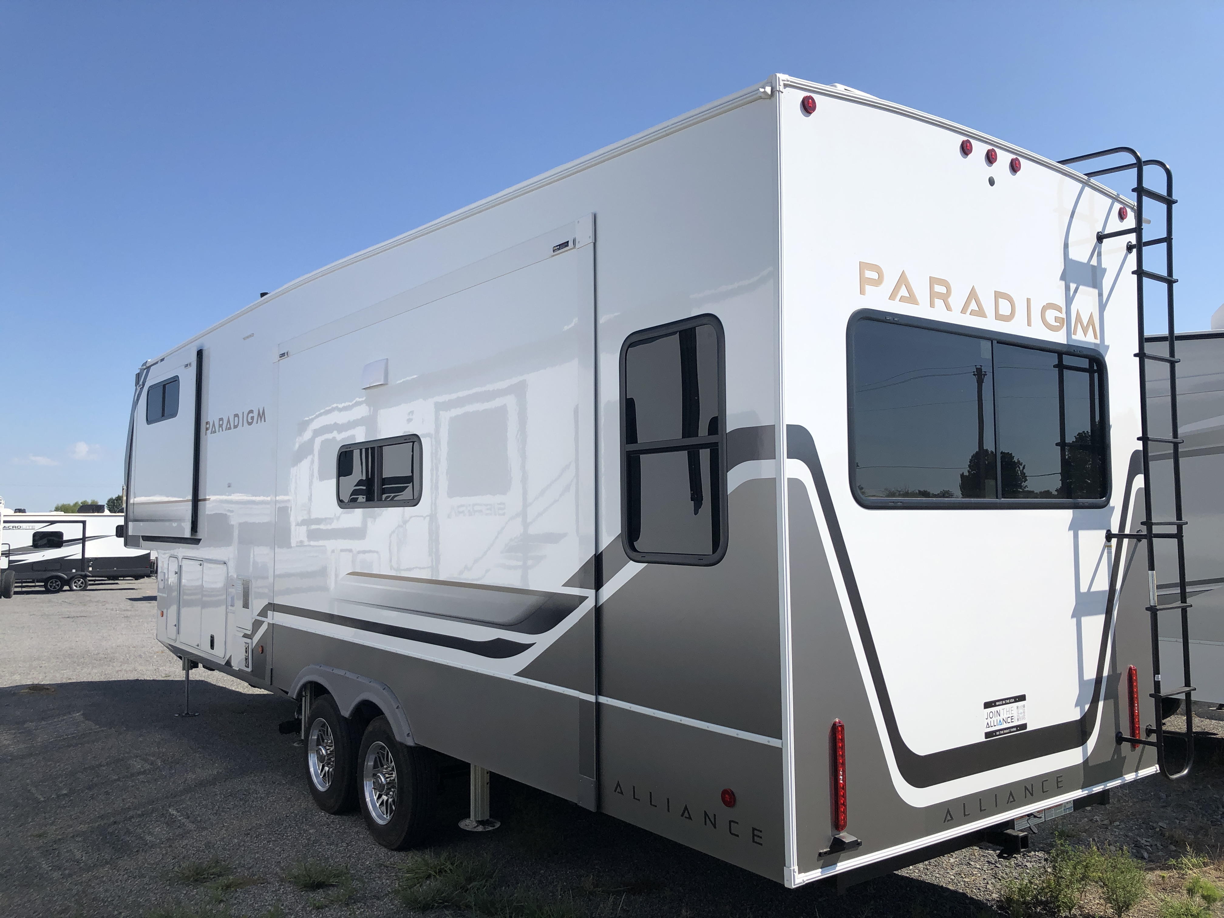 2026 Alliance RV Paradigm 310RL - Image 5