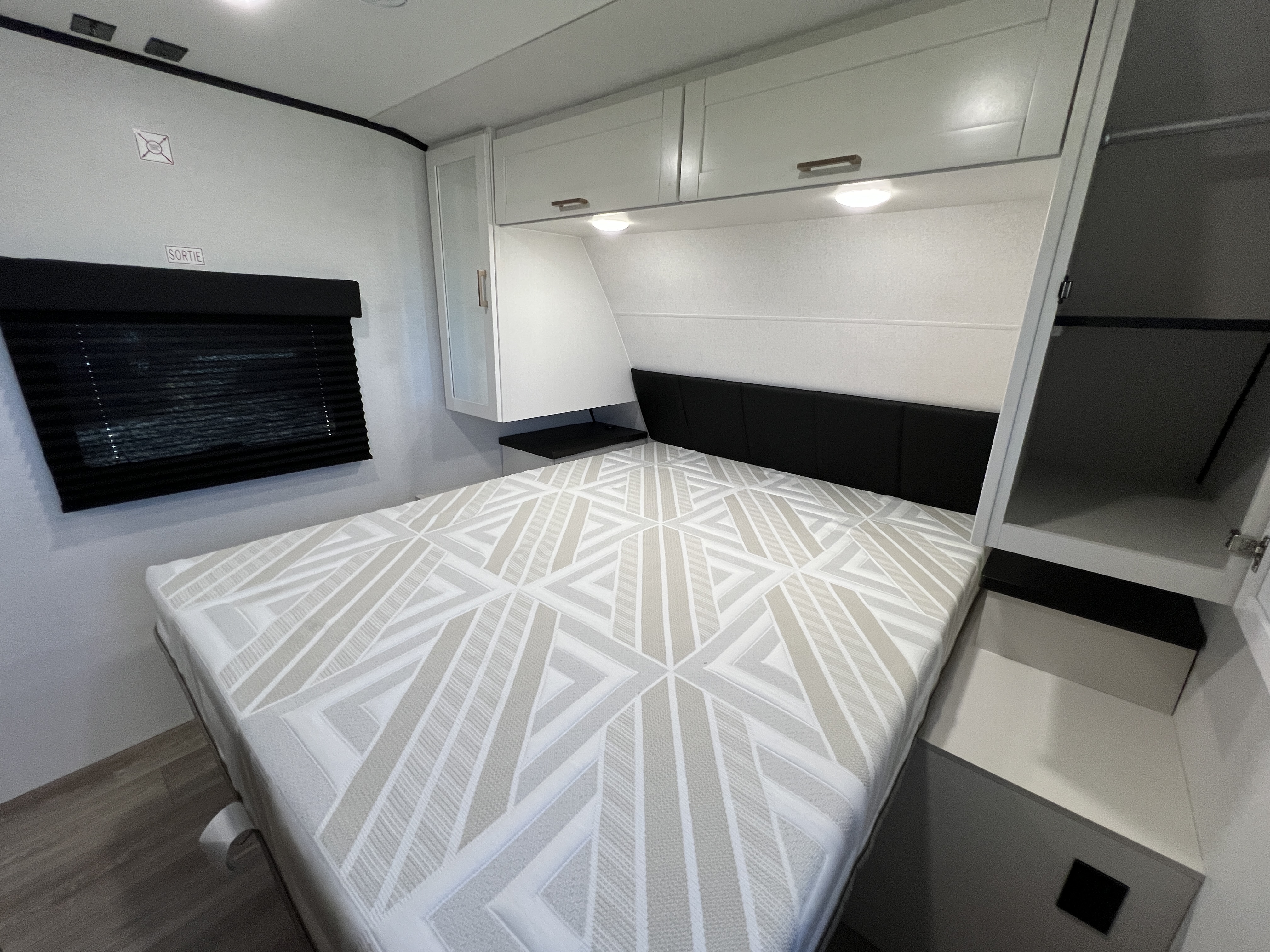 2027 Highland Ridge RANGE LITE 240DBH - Image 35