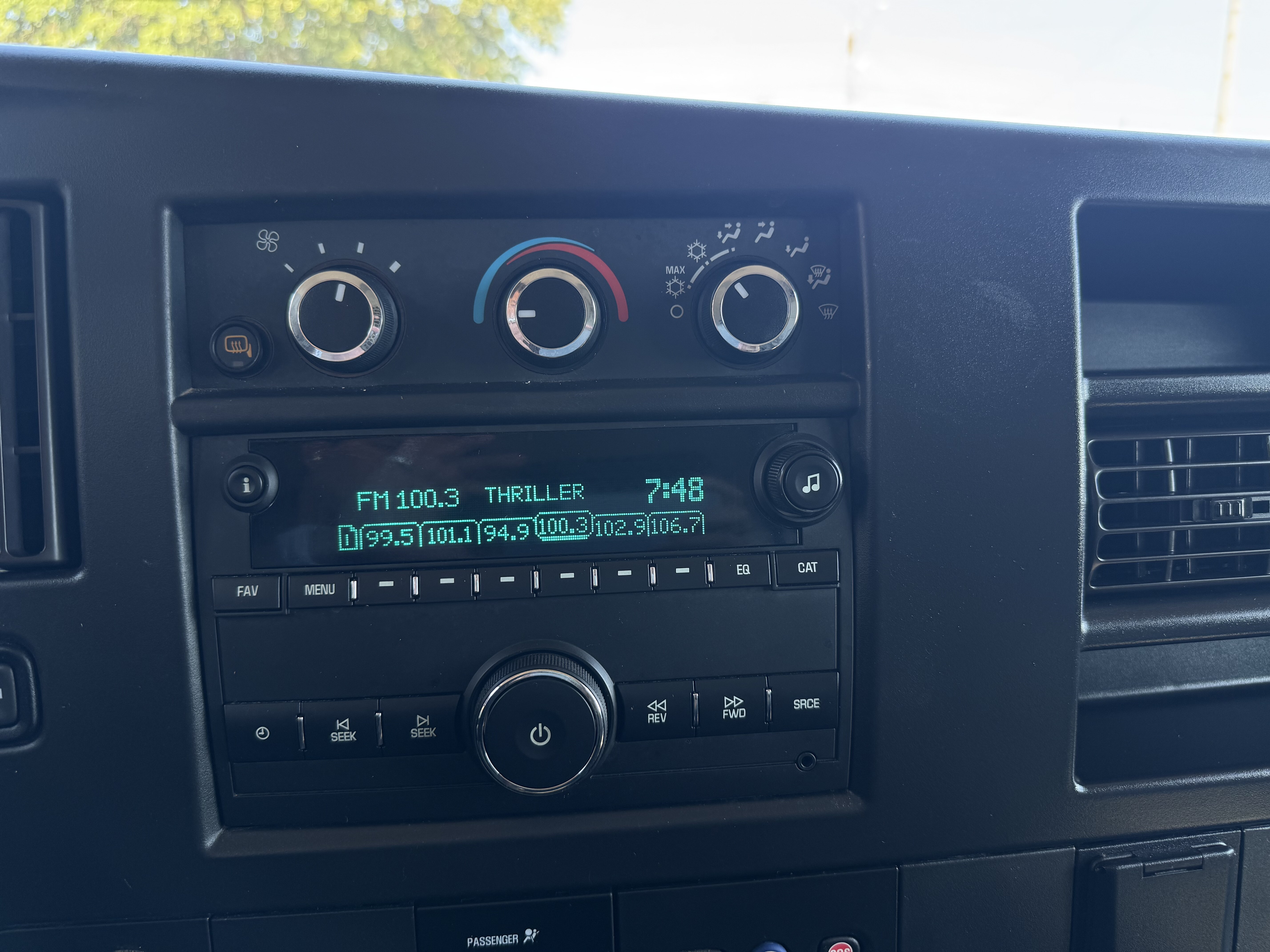 2022 GMC Savana 80952 - Image 16