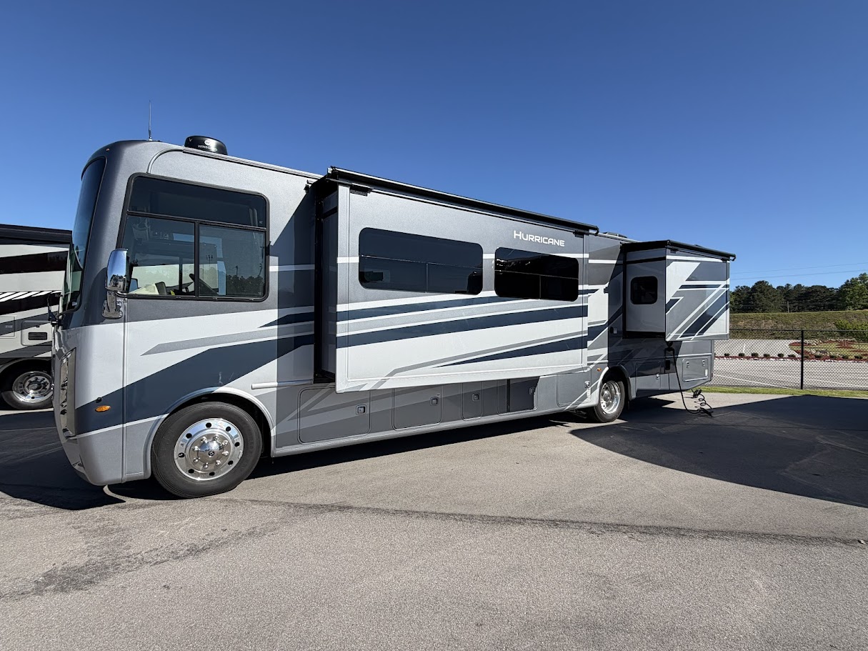 2027 THOR MOTOR COACH HURRICANE 36H - Image 3