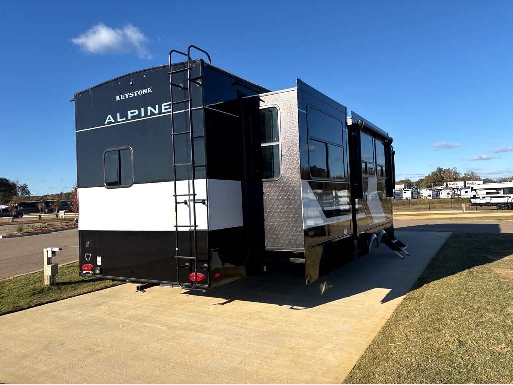 2026 Keystone AVALANCHE 366LS - Image 4