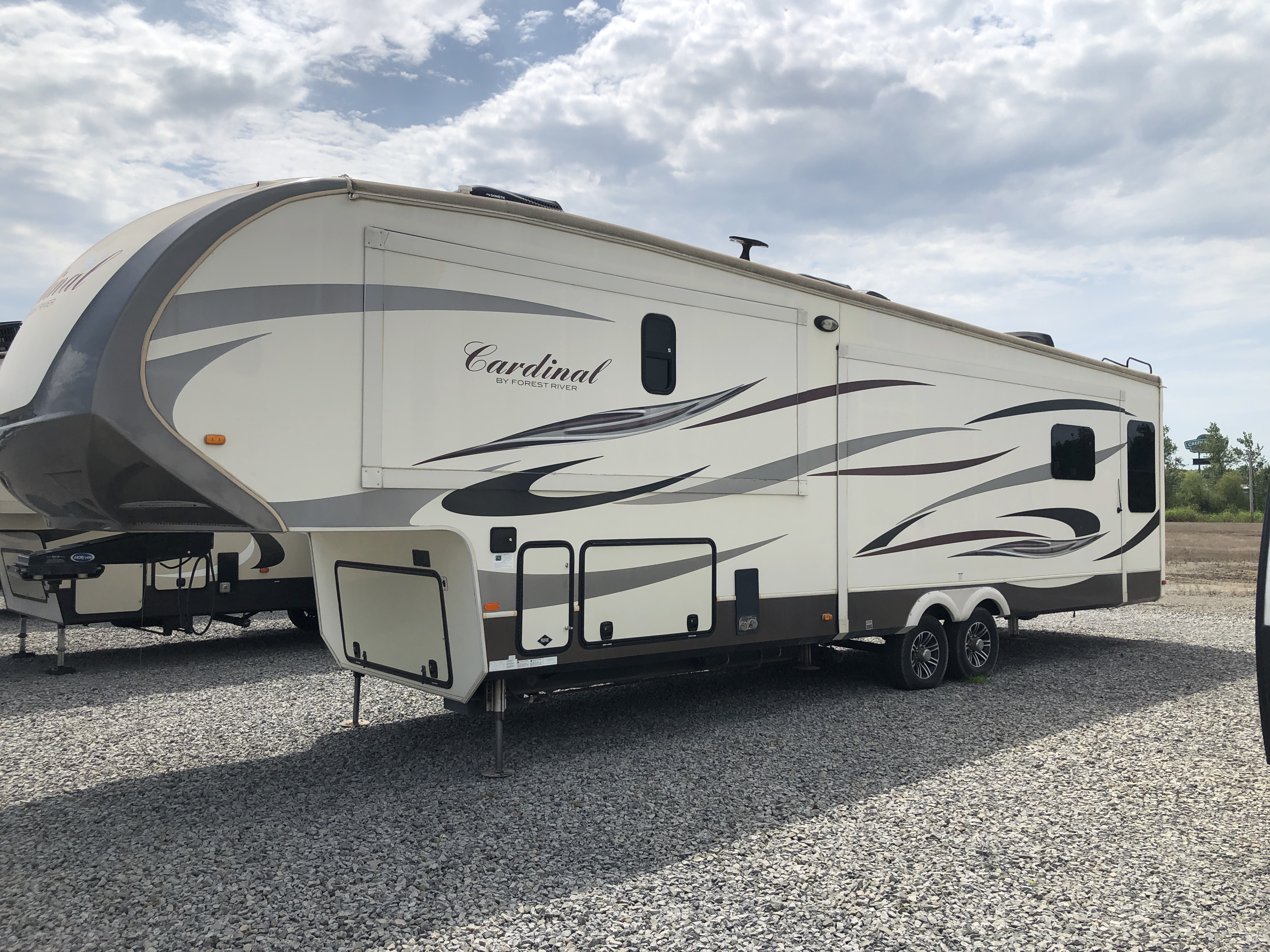 2016 Forest River Cardinal 3850RL - Image 4