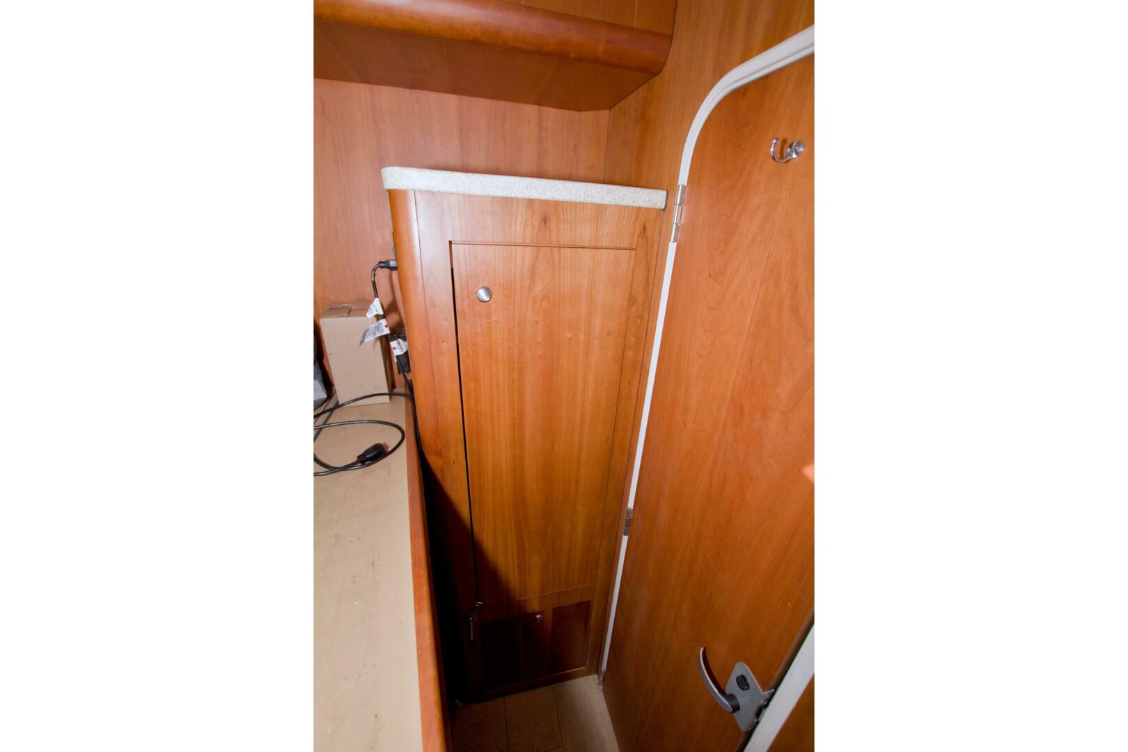 1998 Luhrs 36 Convertible - Image 41