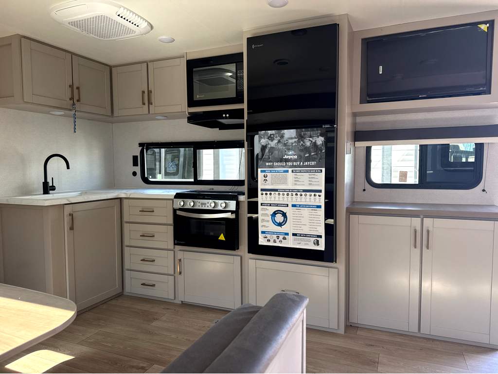 2027 JAYCO JAY FLIGHT 335BHS - Image 8