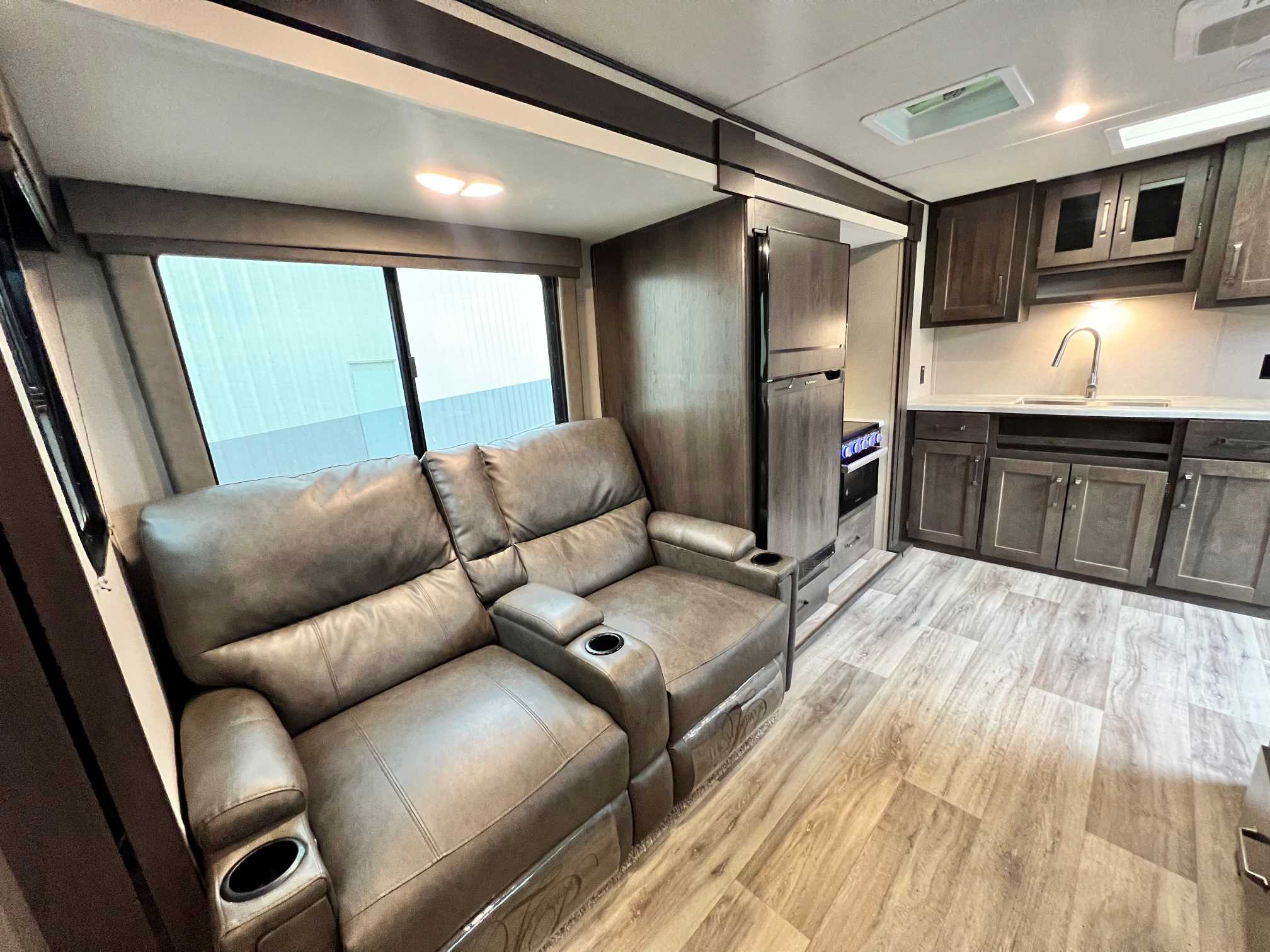 2022 Grand Design Transcend XPLOR 261BH - Image 8