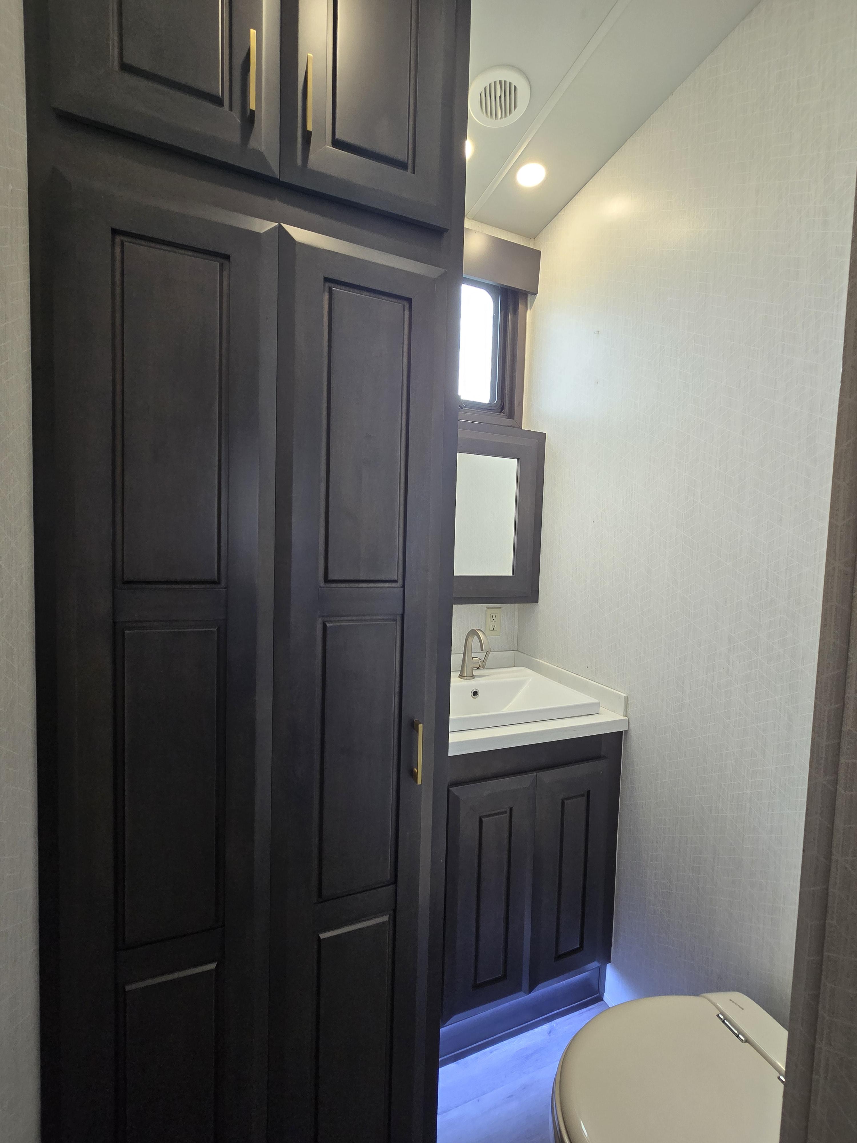 2021 DRV Mobile Suites 41RKDB - Image 17