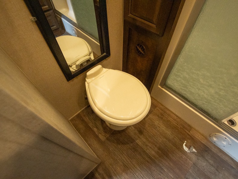 2016 Forest River Cardinal 3825FL - Image 13