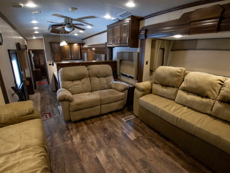 2016 Forest River Cardinal 3825FL - Image 28