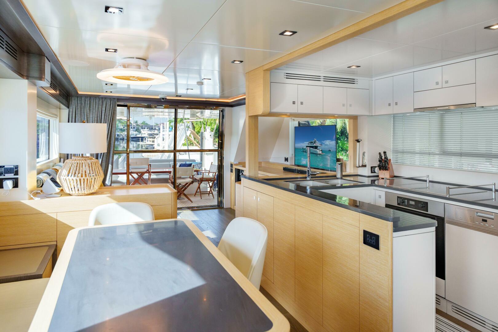 2020 Sirena 64 - Image 10