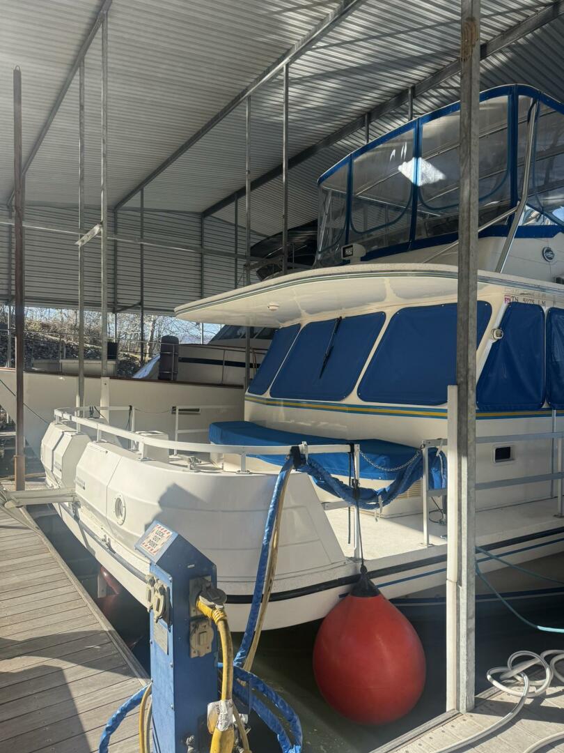 2006 Gibson 5500 Series - Image 2