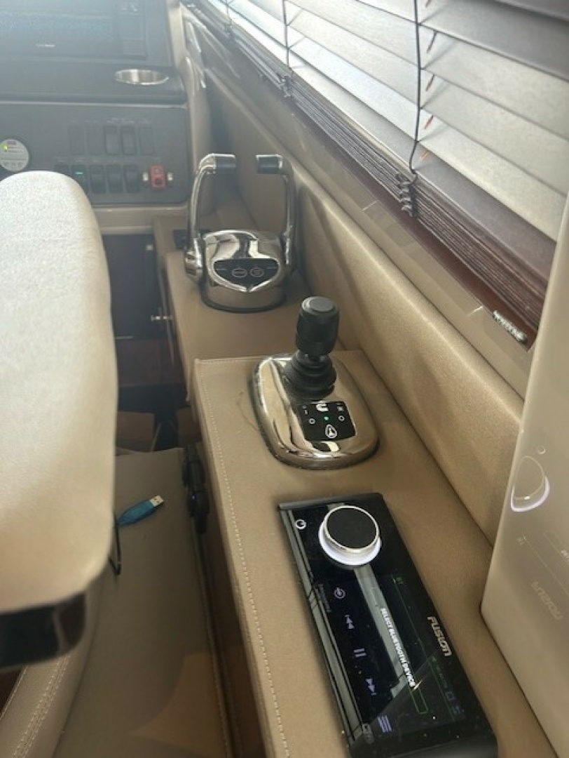 2017 Sea Ray 460 FLY - Image 9