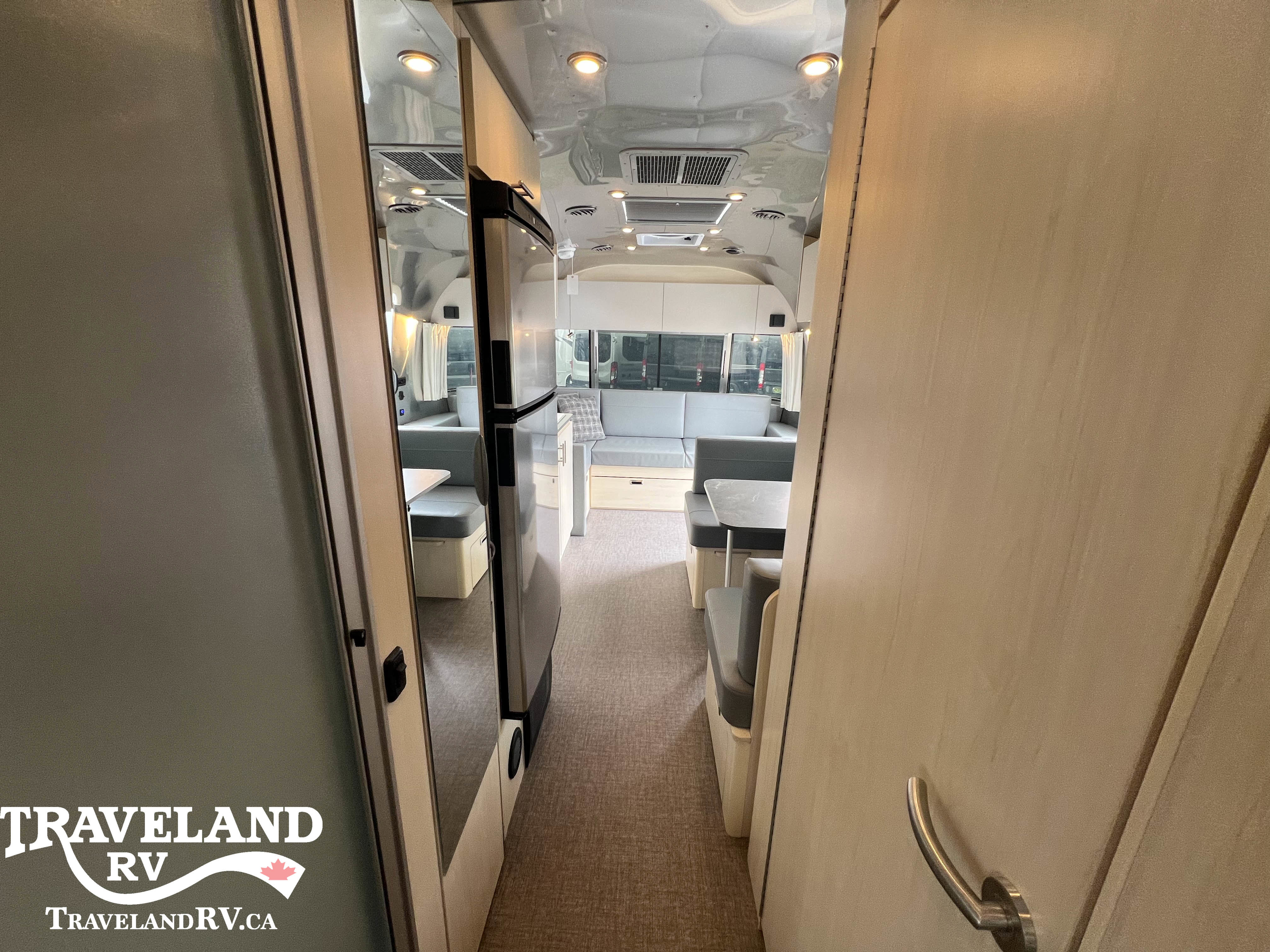 2025 Airstream Flying Cloud 28RB - Image 6