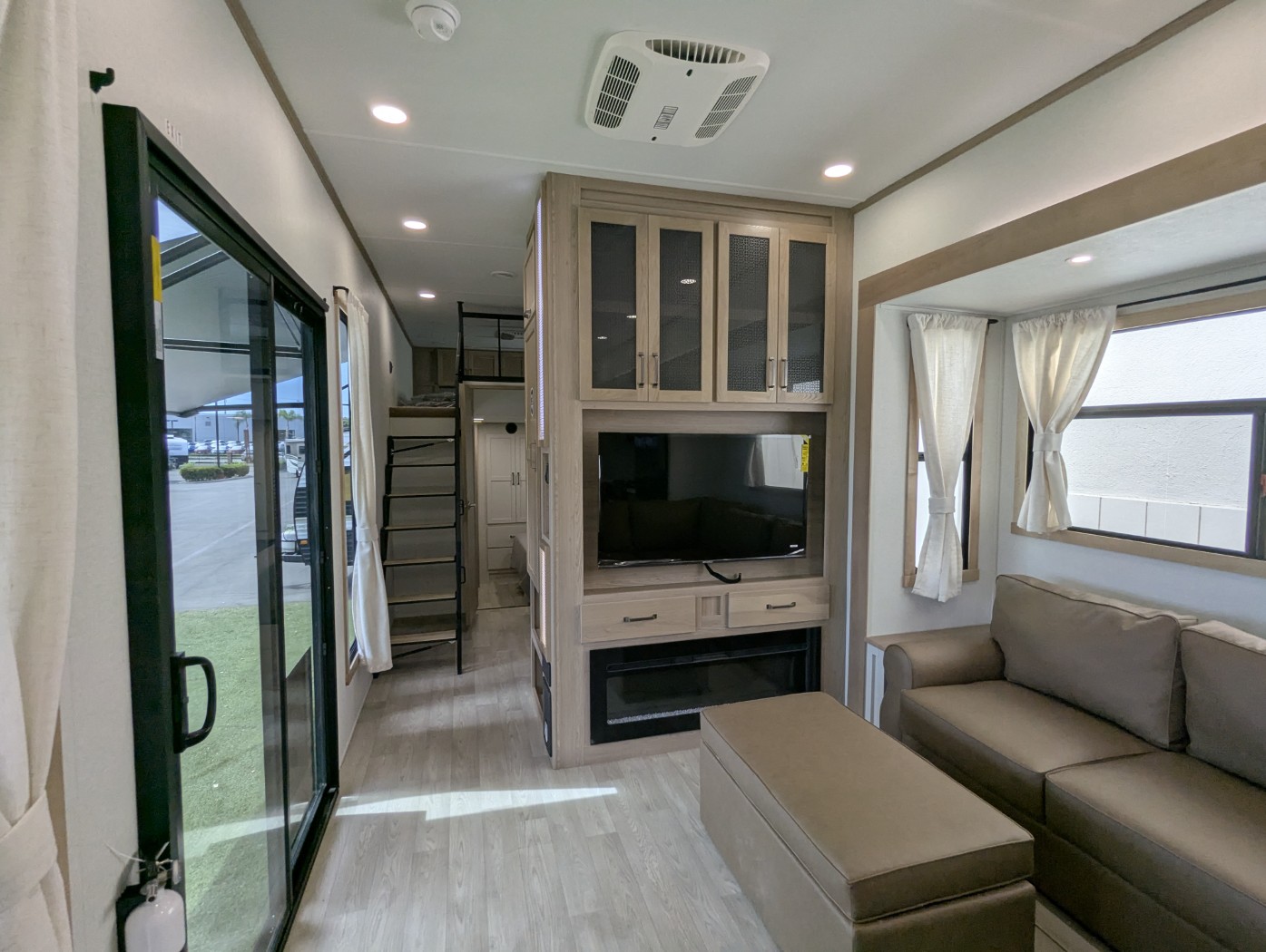 2027 Forest River Sierra Destination 422FKL - Image 26