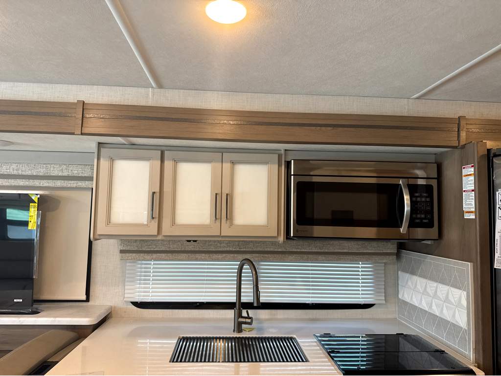 2027 THOR MOTOR COACH HURRICANE 36H - Image 17