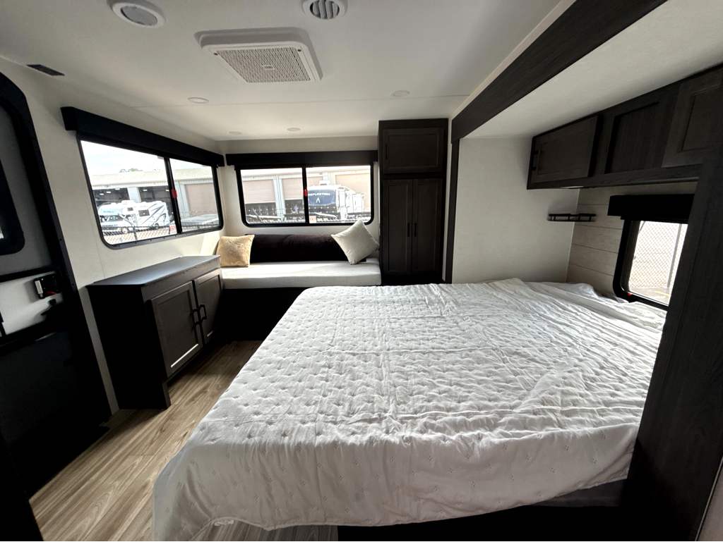 2027 VENTURE RV STRATUS 262VFK - Image 22