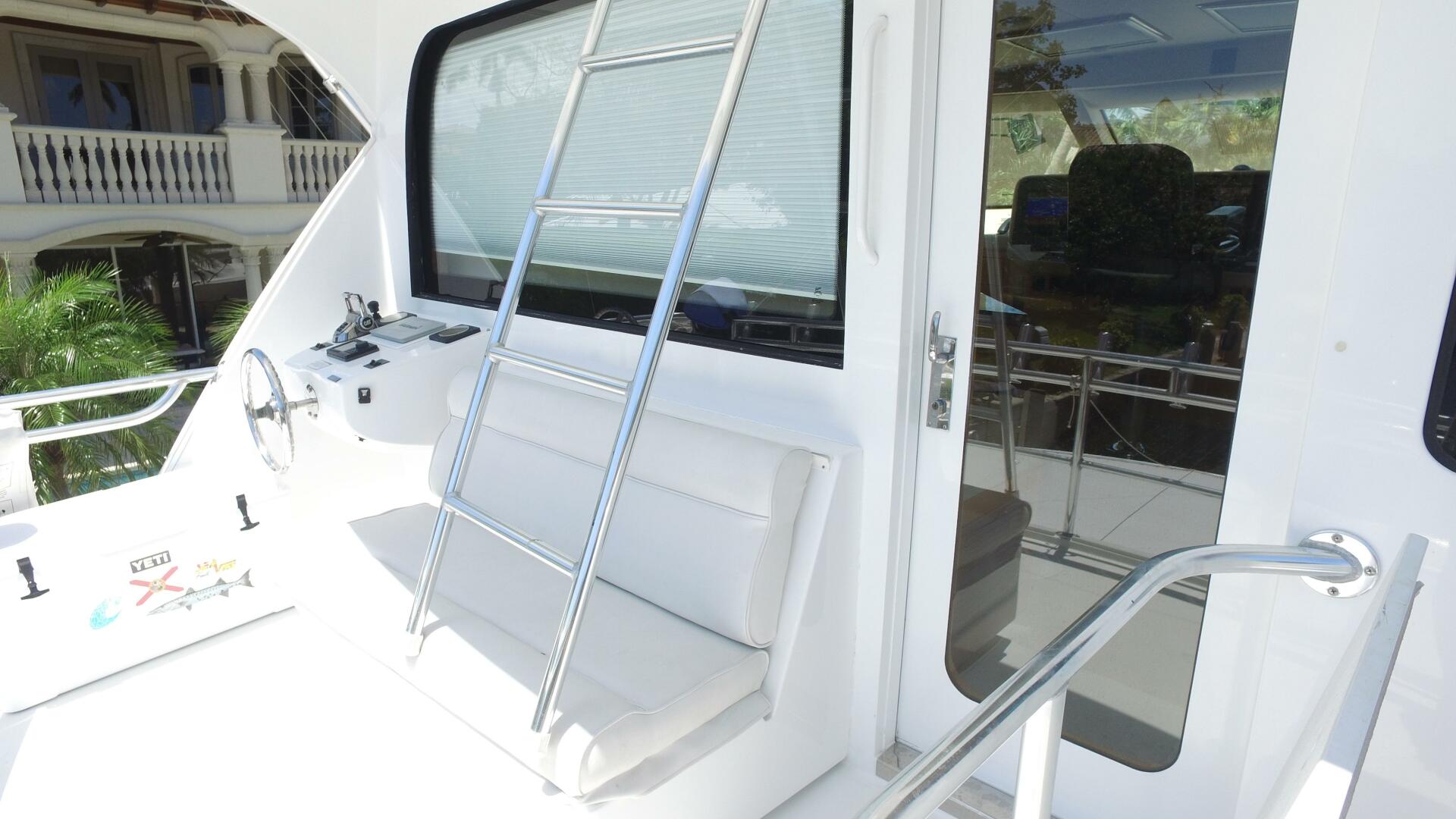 2006 Hatteras 68 Convertible - Image 23