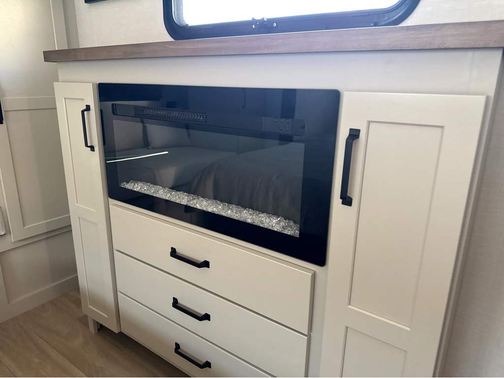 2027 VENTURE RV SPORTTREK 282VRE - Image 28
