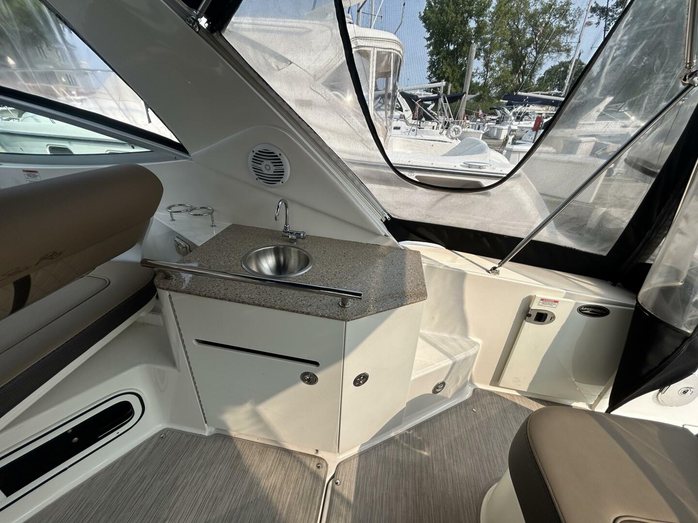 2016 Sea Ray 310 Sundancer - Image 10