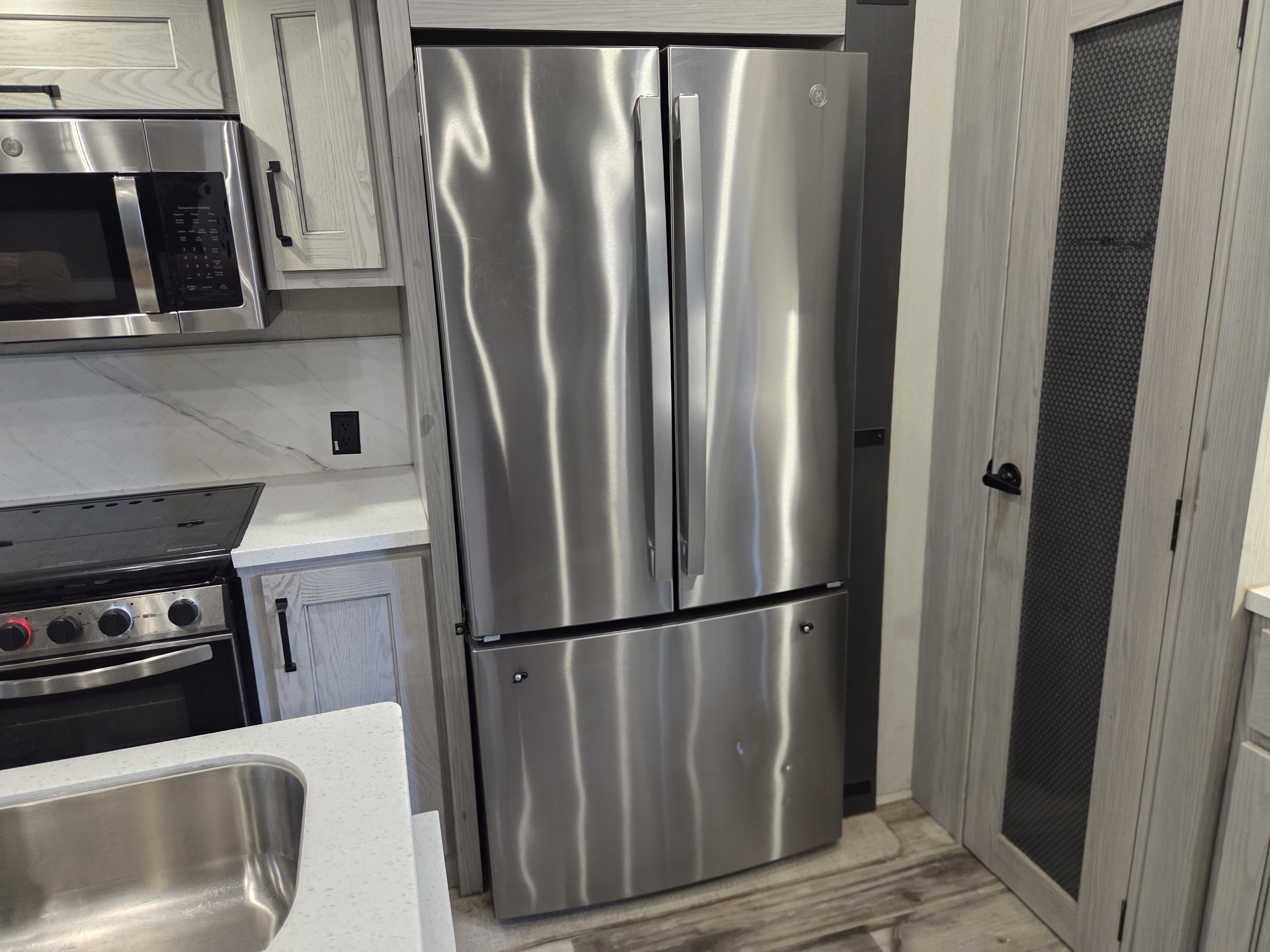 2022 Keystone Montana High Country 385BR - Image 13