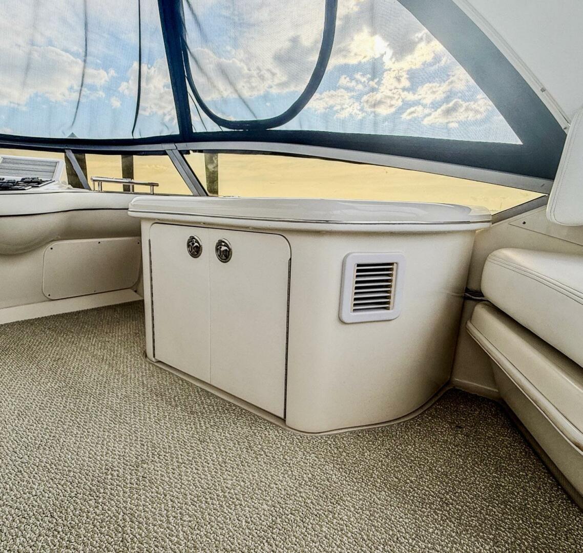 2008 Sea Ray 44 Sedan Bridge - Image 8