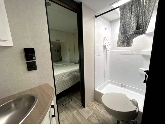2027 VENTURE RV SIENNA 241VRD - Image 2