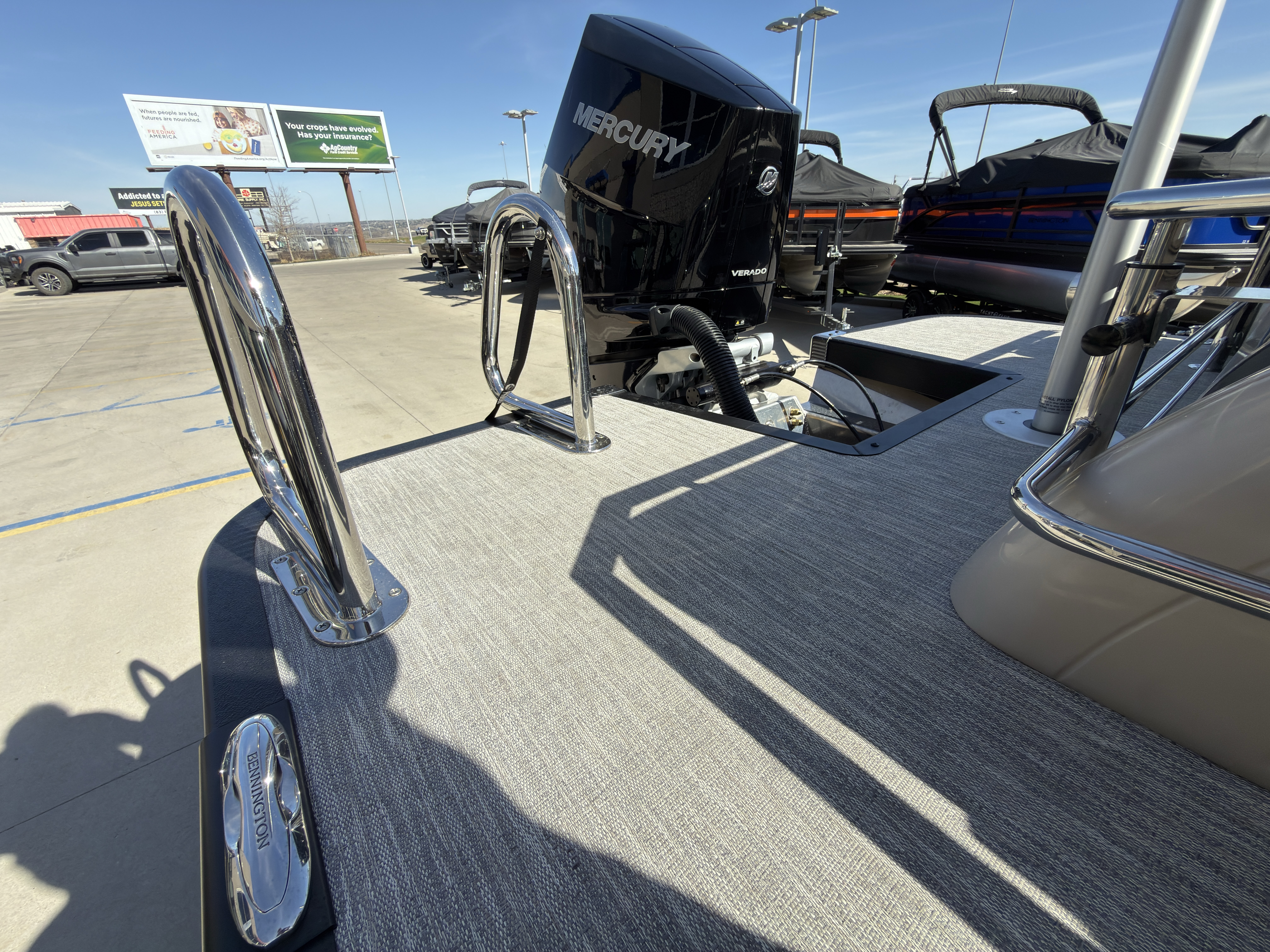 2026 Bennington 25QXSBA 425HP V10 Tritoon Pontoon - Image 51