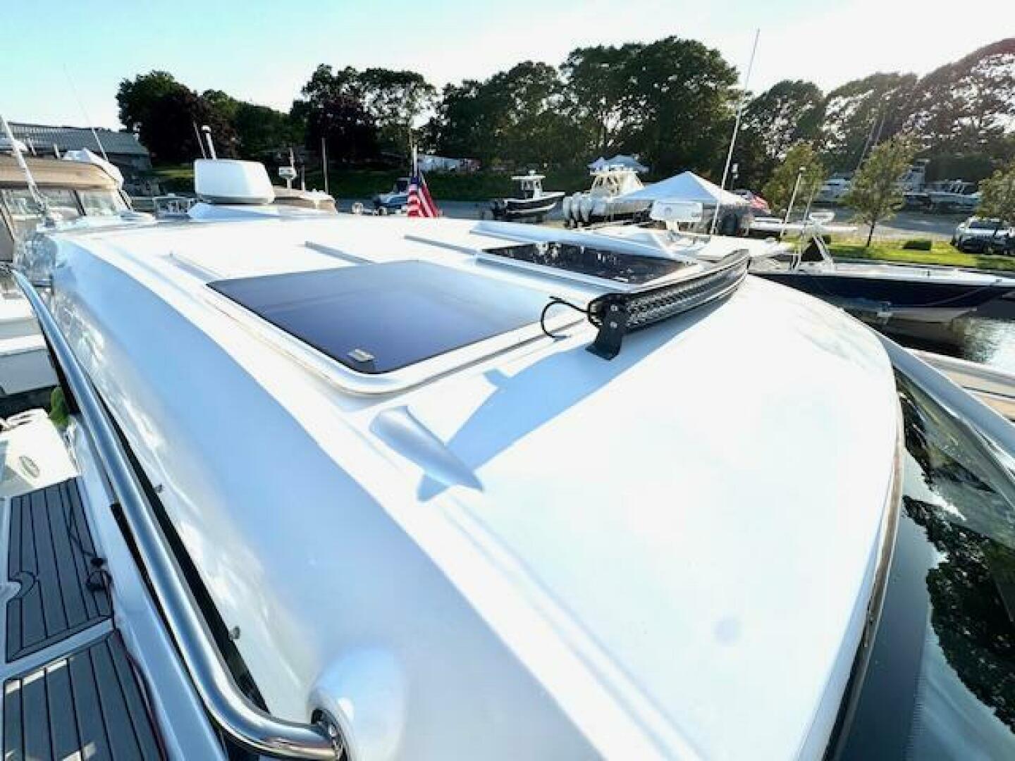 2020 Four Winns Vista 355 Coupe OB - Image 9