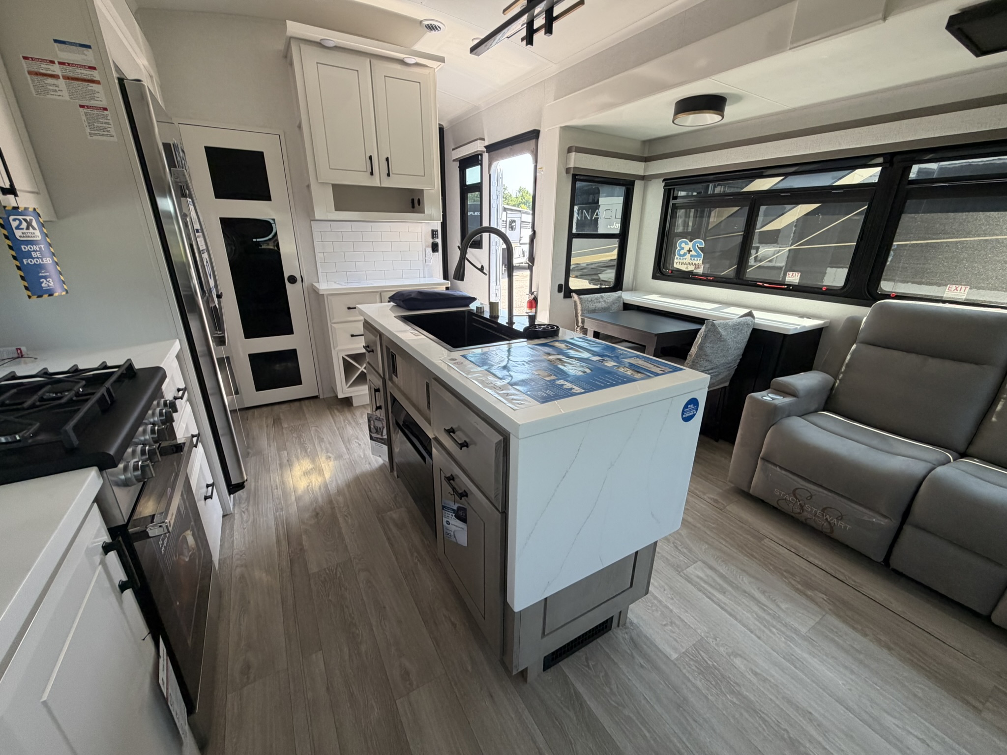 2027 JAYCO PINNACLE 32RLTS - Image 31