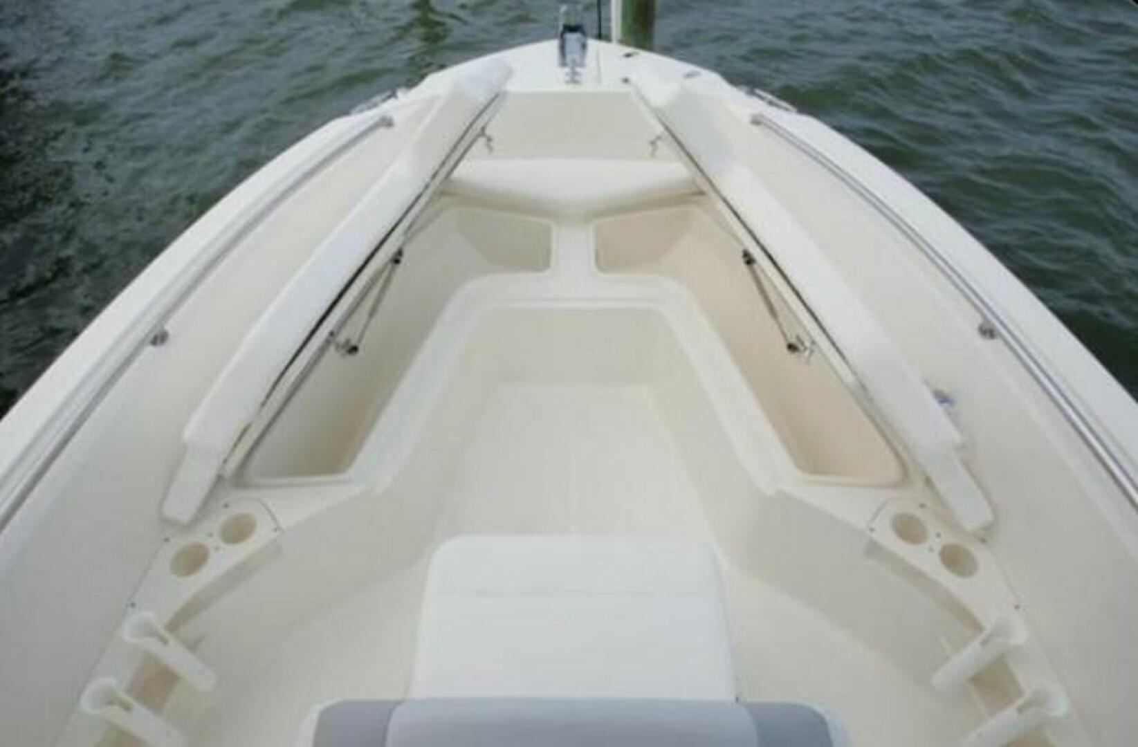 2014 Boston Whaler 220 OUTRAGE Base - Image 18