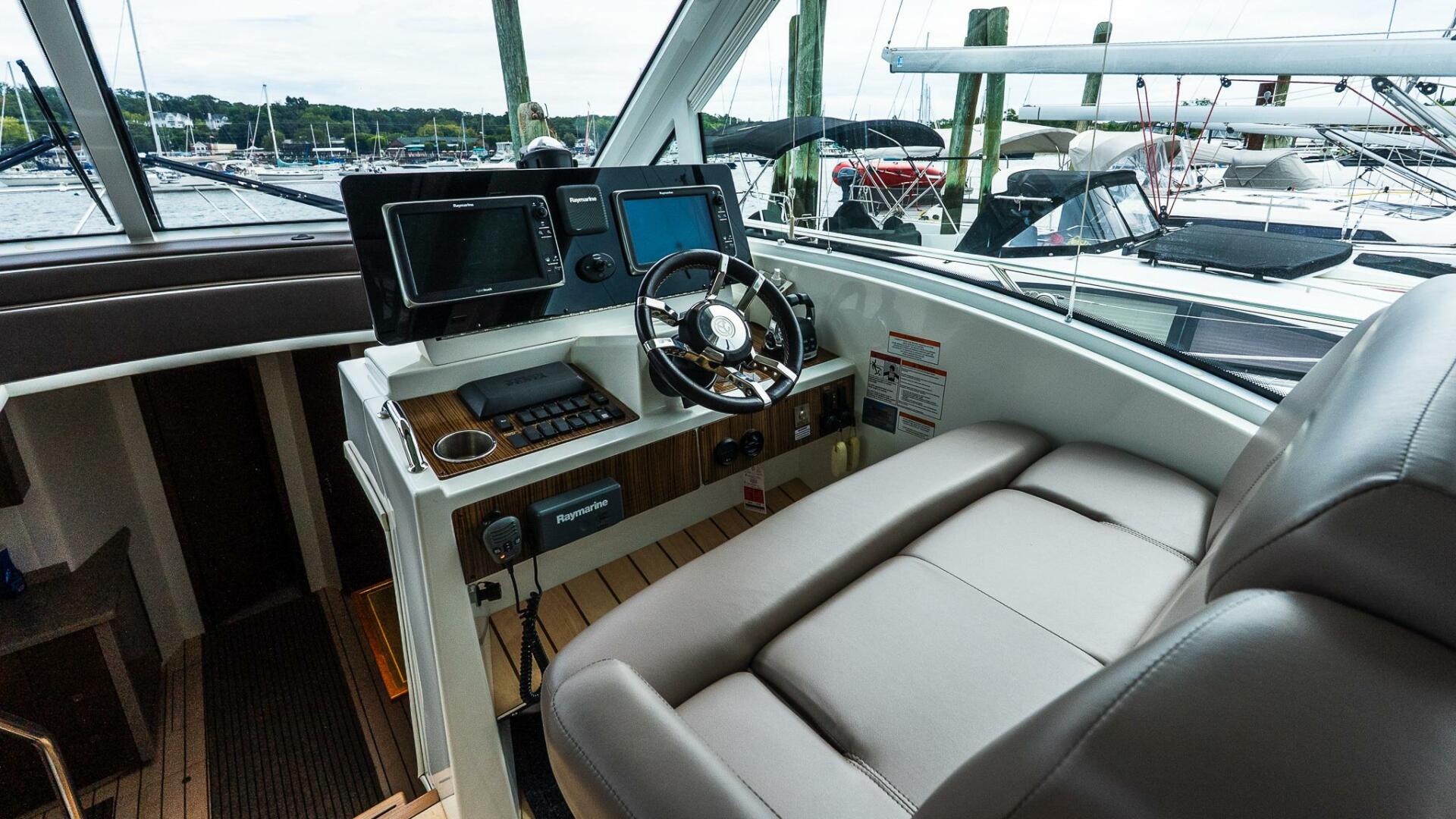 2013 CRUISERS 48 Cantius Base - Image 28