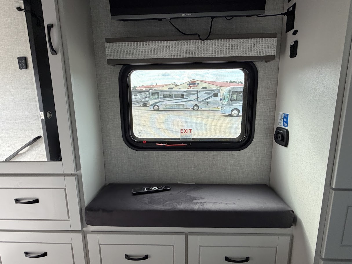 2025 JAYCO NORTH POINT 382FLRB - Image 36