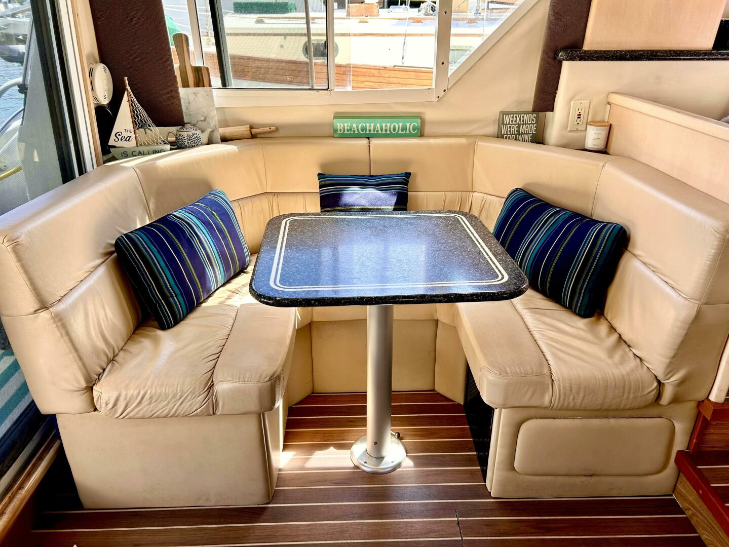 1999 Carver 370 - Image 4