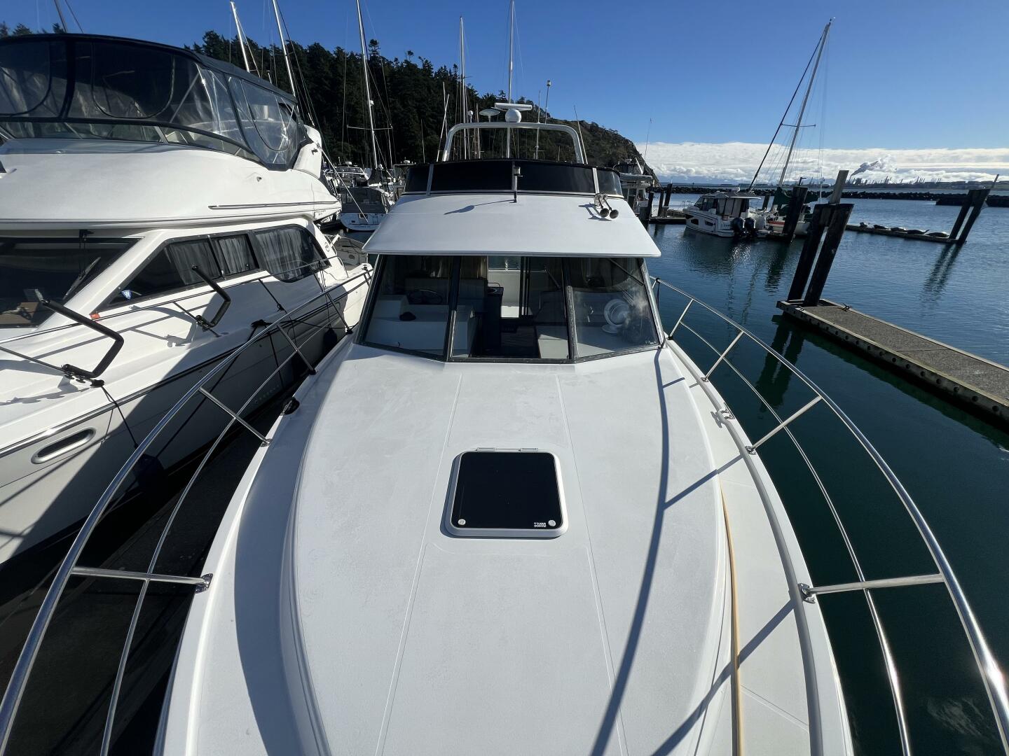 1994 Carver 370 Voyager - Image 4