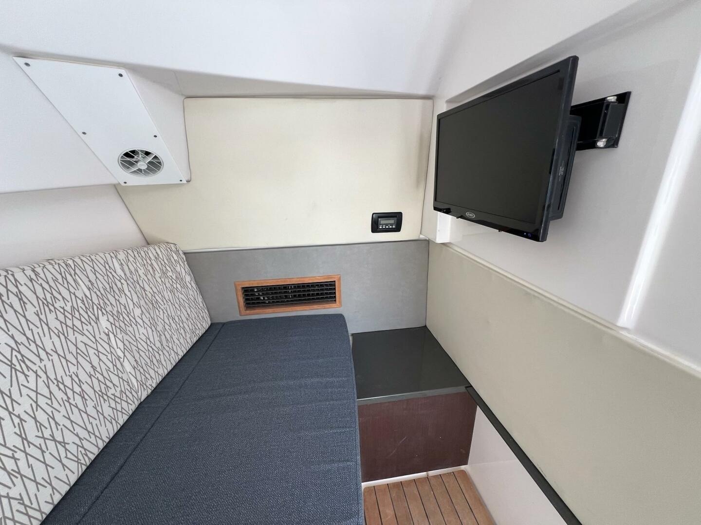 2019 Everglades 340 Dual Console - Image 2
