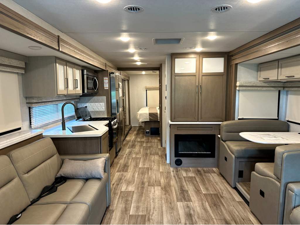 2027 THOR MOTOR COACH HURRICANE 35A - Image 8