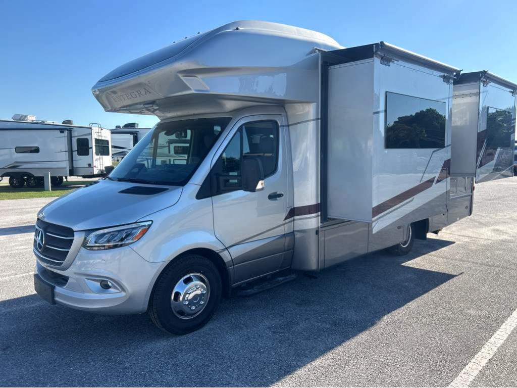 2027 ENTEGRA COACH QWEST 25L - Image 3