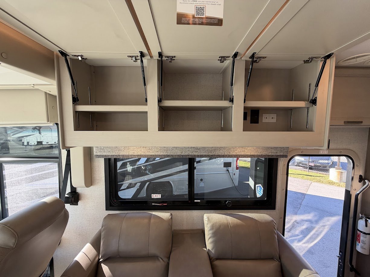 2026 THOR MOTOR COACH PALAZZO 33.5 - Image 12