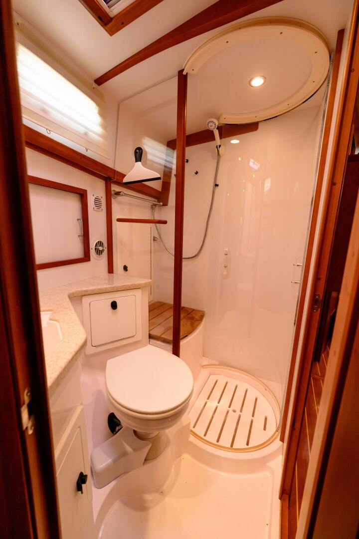 2009 Sabre 42 Hard Top Express - Image 28