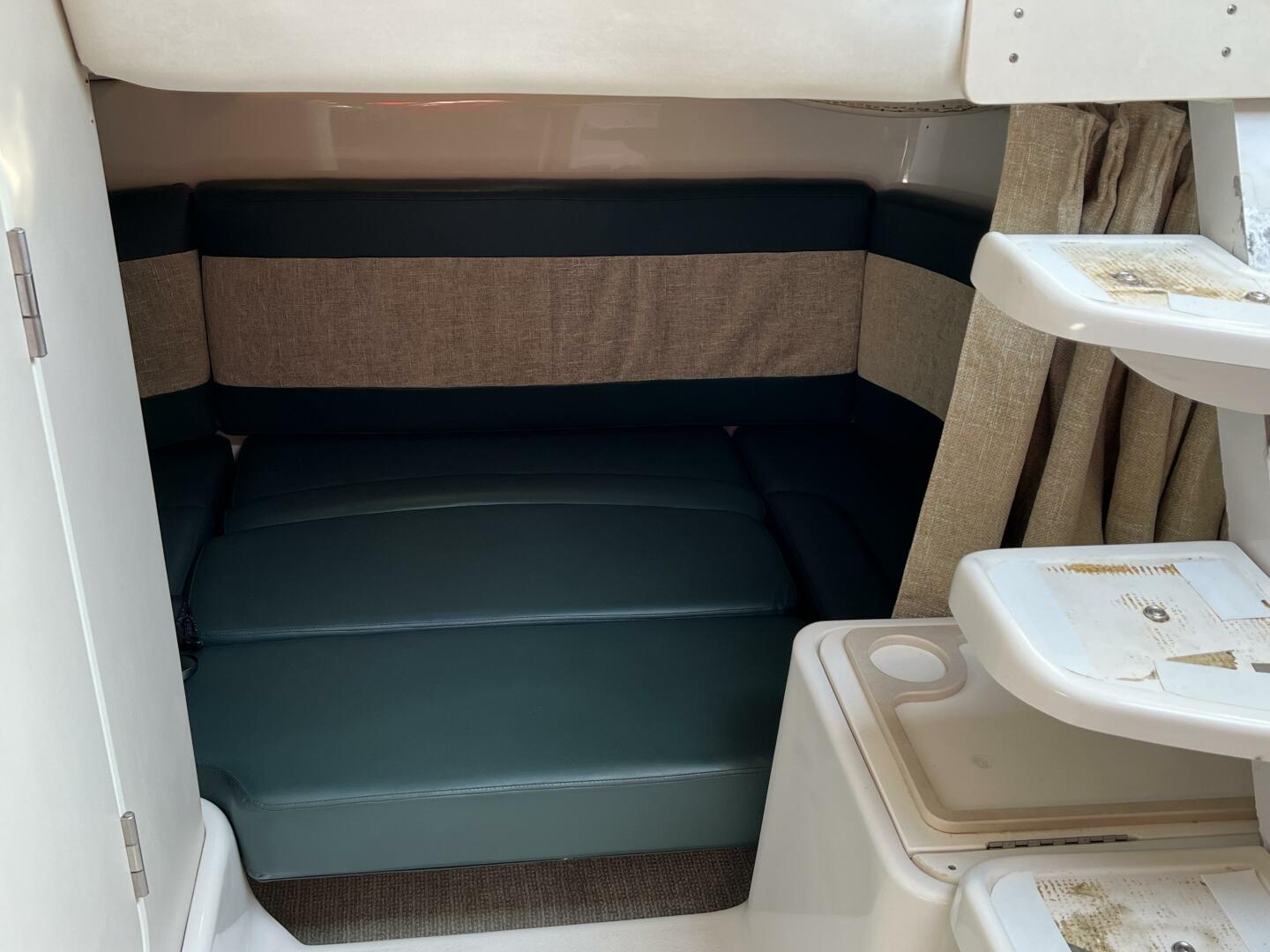 1998 Chris-Craft 320 Express Cruiser - Image 21