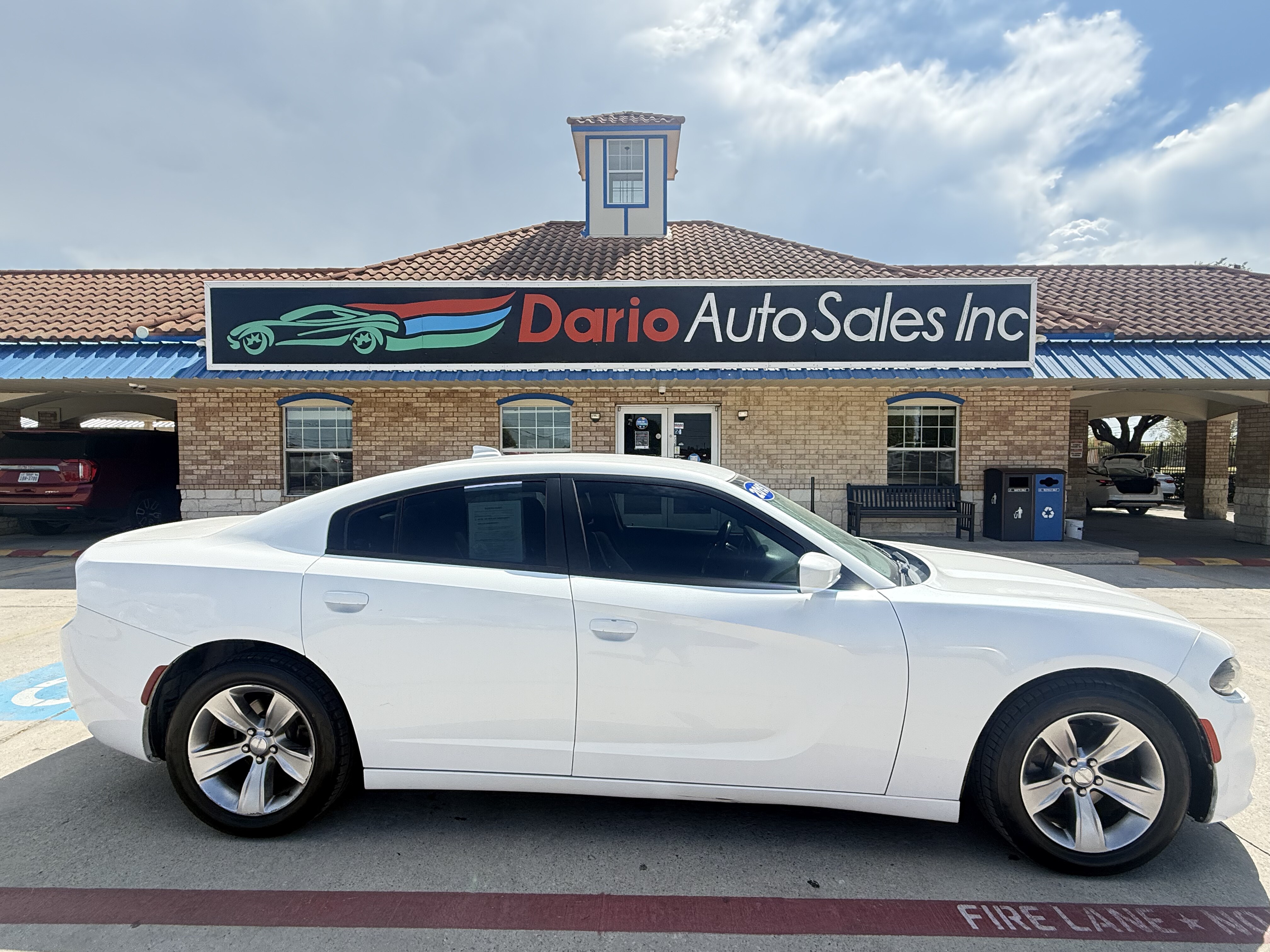2015 Dodge Charger Sedan 4D SXT V6 - Image 2