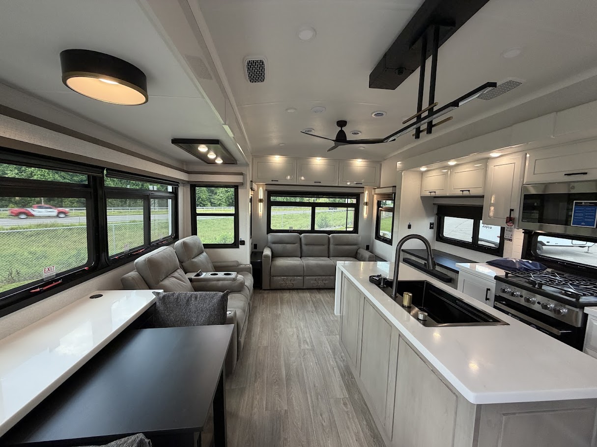 2027 JAYCO PINNACLE 32RLTS - Image 9
