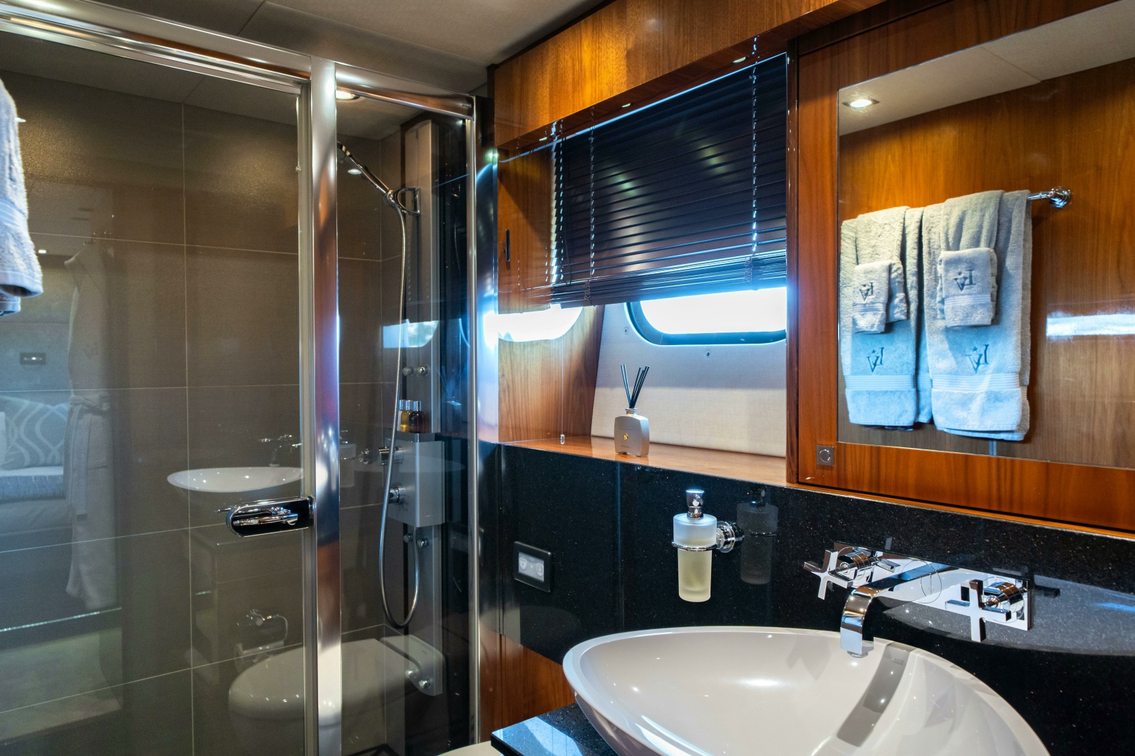 2014 Sunseeker Sunseeker 115 Sport Yacht - Image 25