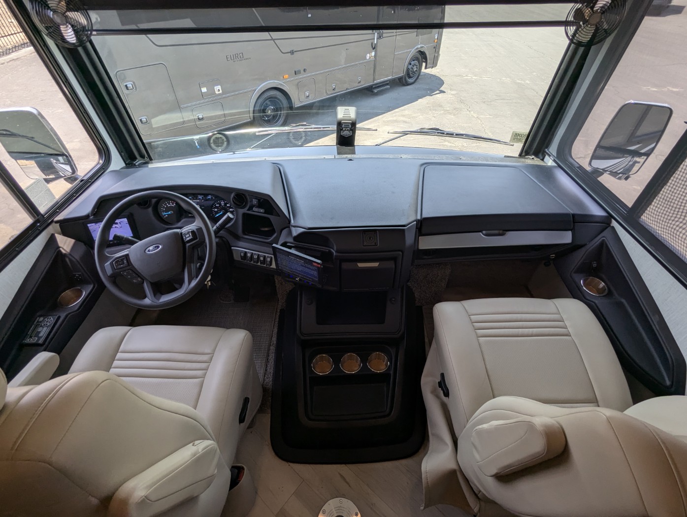 2026 Fleetwood Bounder 35K - Image 9