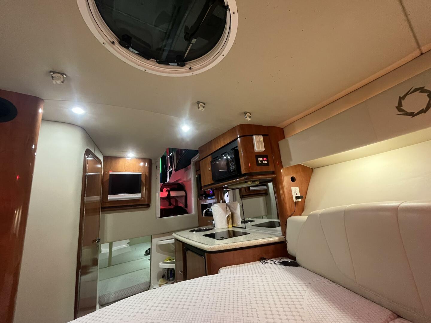 2007 Fountain 33 Sportfish Cruiser - Image 14
