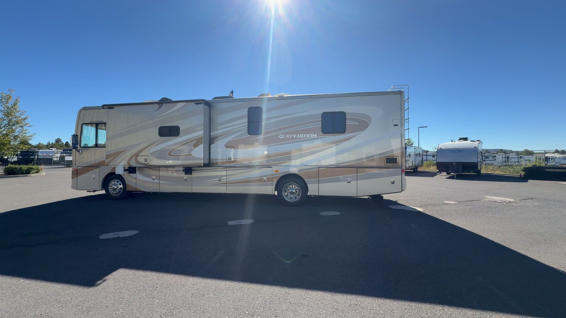 2013 Fleetwood Expedition 38B - Image 7