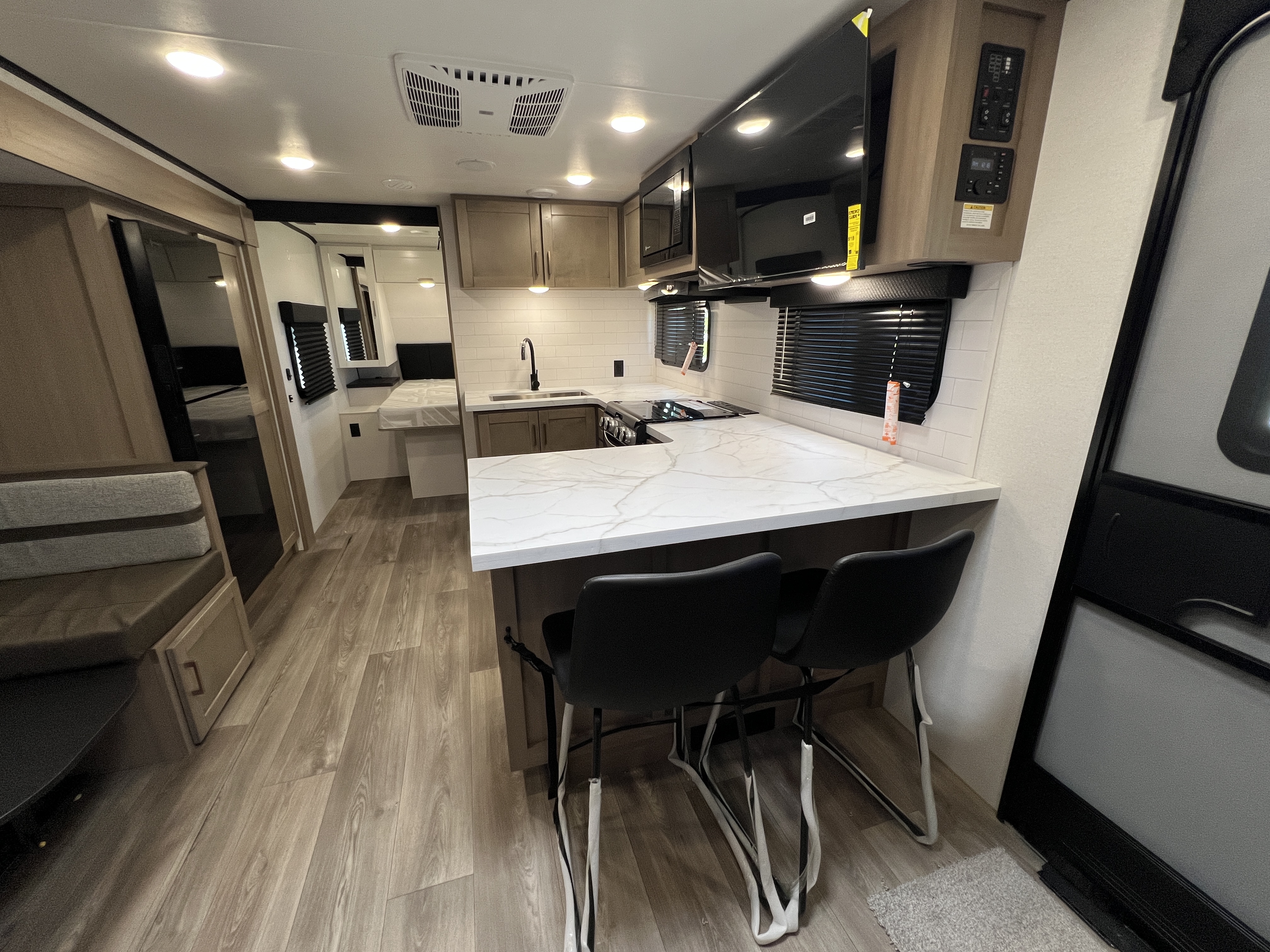 2027 Highland Ridge RANGE LITE 240DBH - Image 25