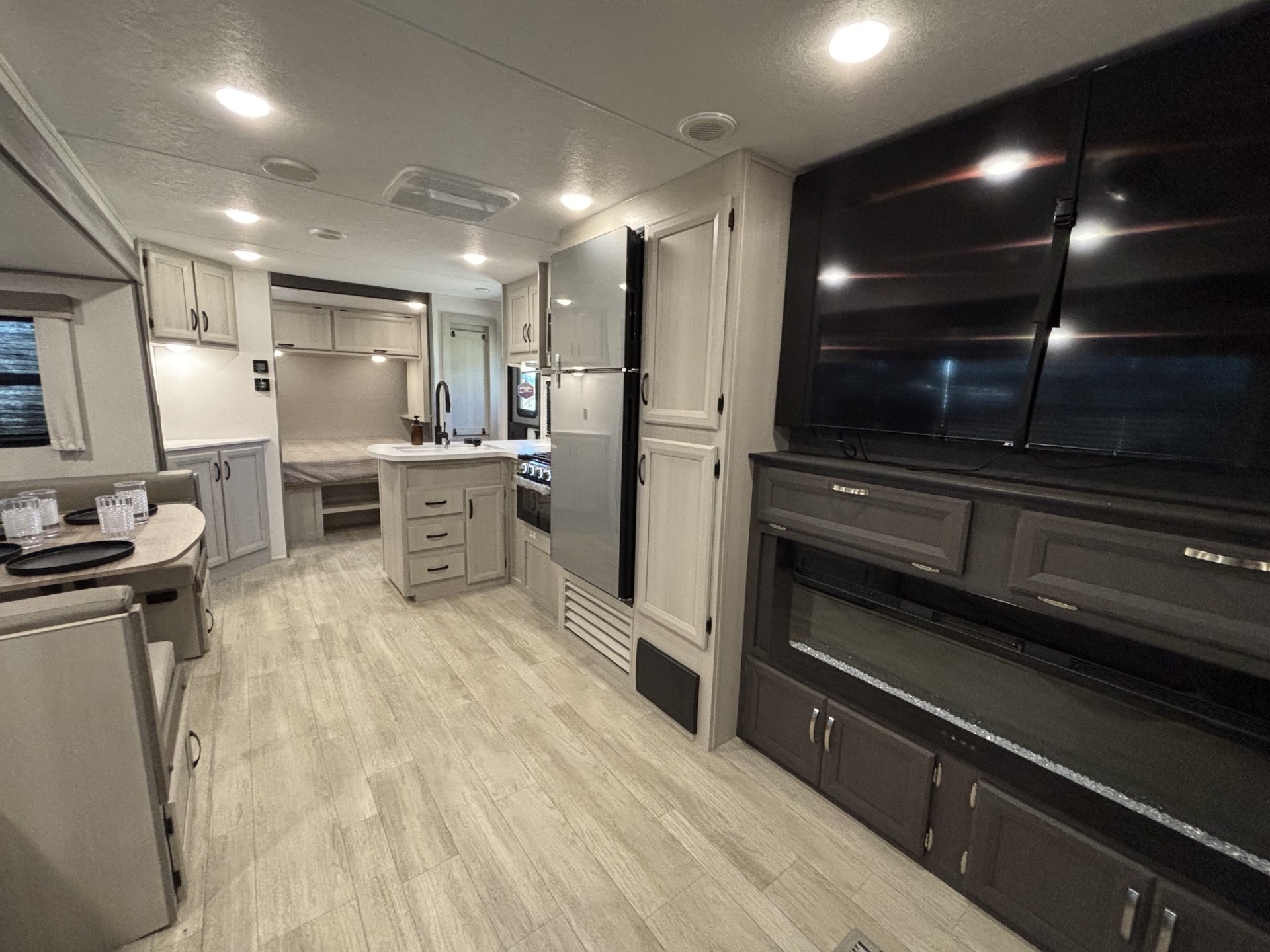 2027 Coachmen Catalina Legacy Edition 273DBHCK - Image 15