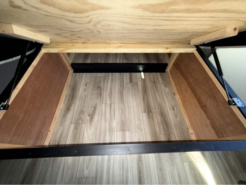 2026 VENTURE RV SPORTTREK 303VIK - Image 33